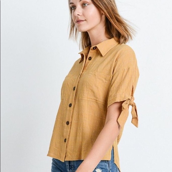 ⭐️Short Sleeve Button Up Top With Tie Sleeve⭐️ - Picture 3 of 6